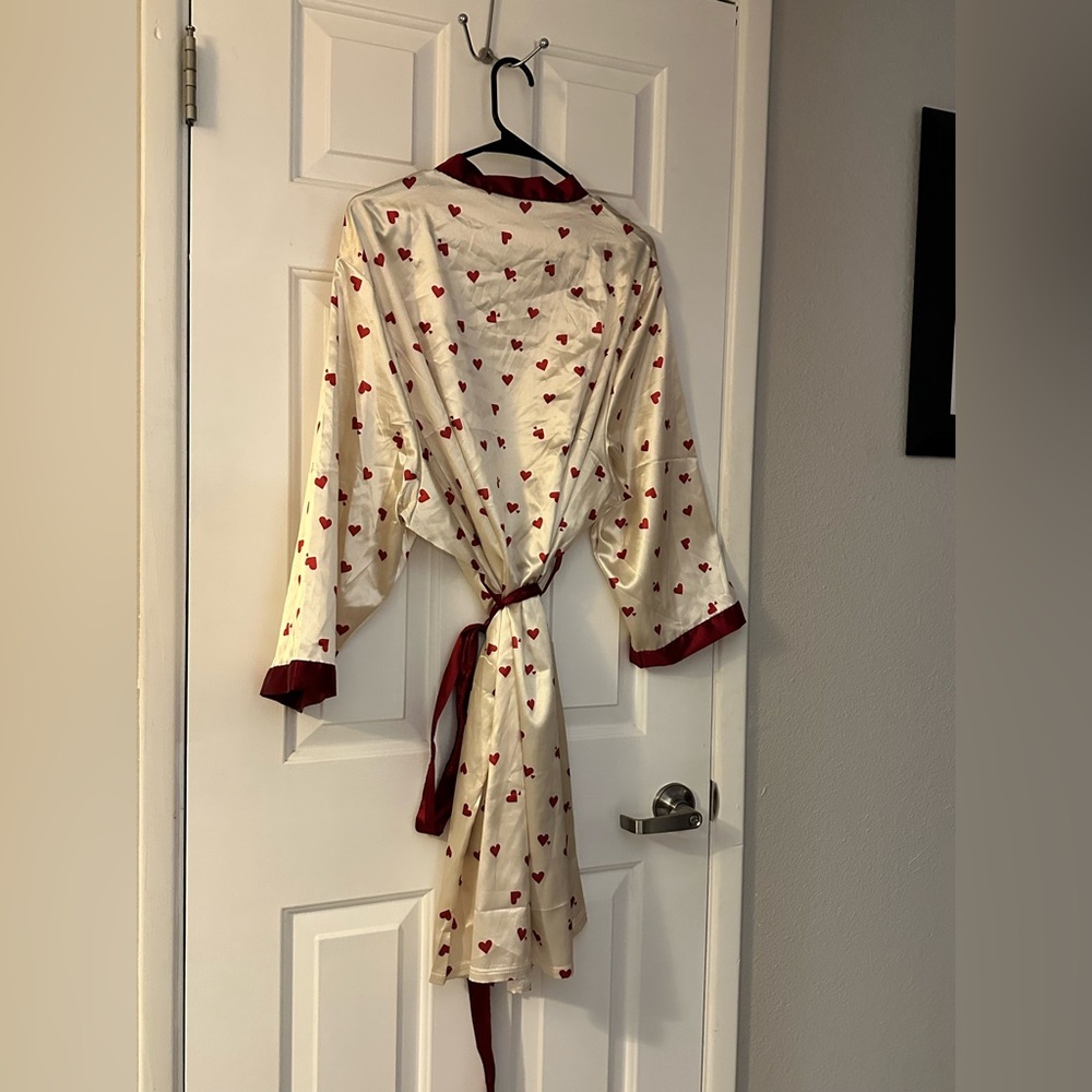 Robe - Heart-Patterned Cream and Red - 4x never worn new without tags - Picture 5 of 5